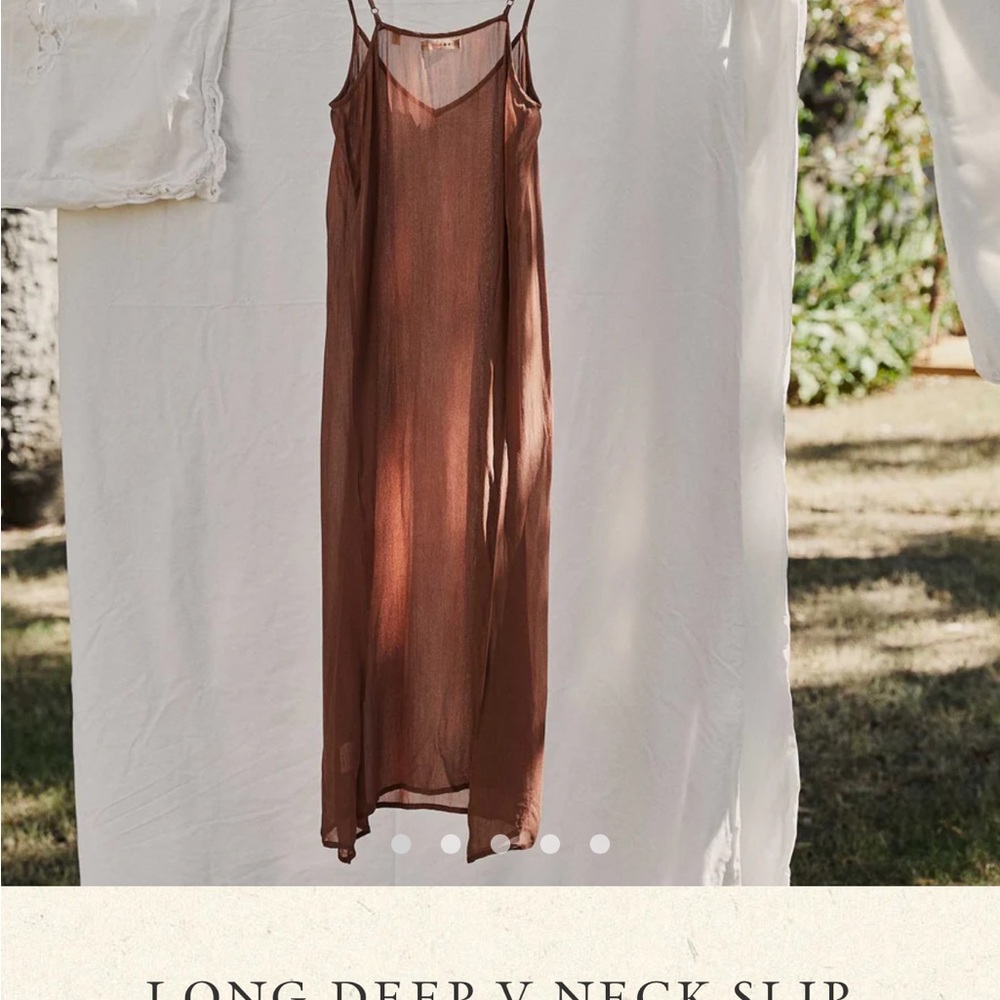 Doen Long Deep V-neck Slip